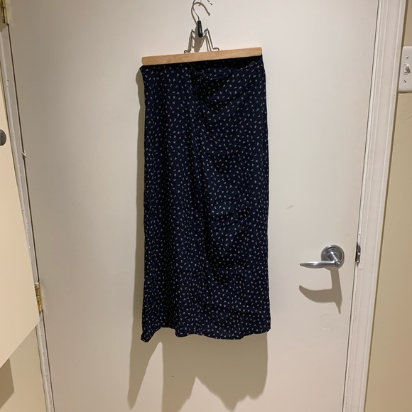 Brandy Melville phoebe midi skirt - Picture 2 of 7